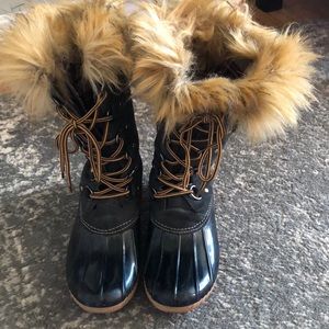 Snow boots